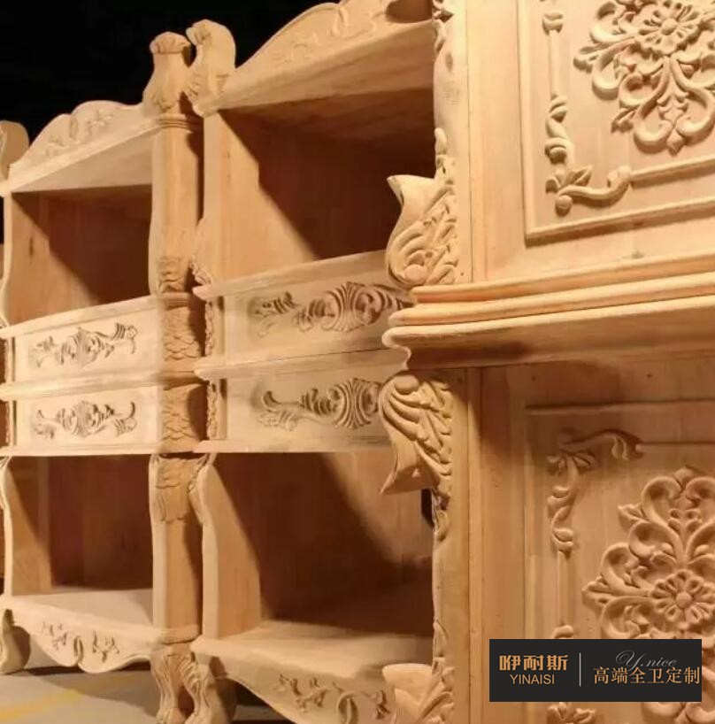 第十一步：木磨。把木頭表面的毛刺打磨掉，有小坑挖或黑疤的地方挖掉后填補(bǔ)起來、并打磨光滑。
