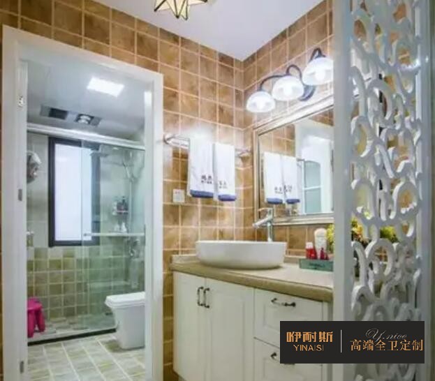 現(xiàn)在大多數(shù)衛(wèi)浴間設計是干濕分離式，將面盆獨立出來，且設置遠離門口的地方，打造相對干燥的空間