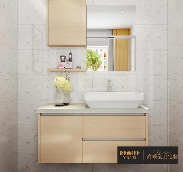 小巧的吊柜，滿(mǎn)足衛(wèi)生間日常收納;設(shè)置隔板，方便洗漱用品擺放。